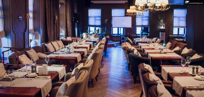 Luxury cruise dining